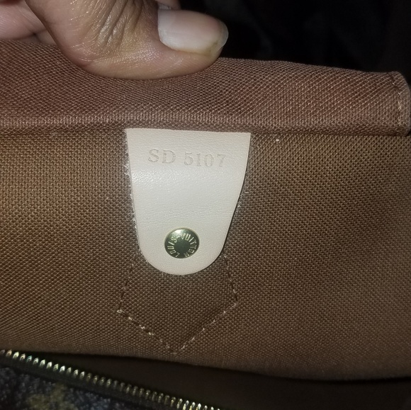 LV Speedy 40 (Authentic) - Picture 2 of 8